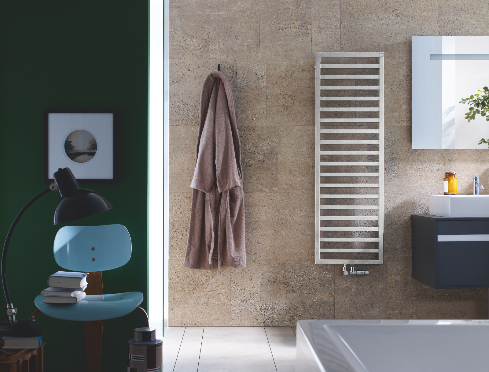 Zehnder_RAD_Quaro-HY_bathroom_angle_angle version Rendering Decorative radiator