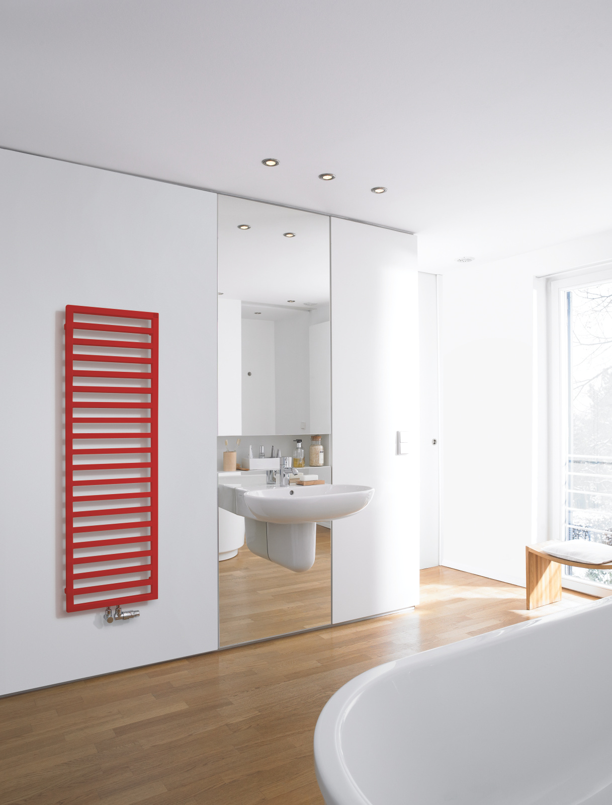 Zehnder_RAD_Quaro-HY_bathroom_radiator_red Rendering Zehnder Quaro Decorative radiator Front view