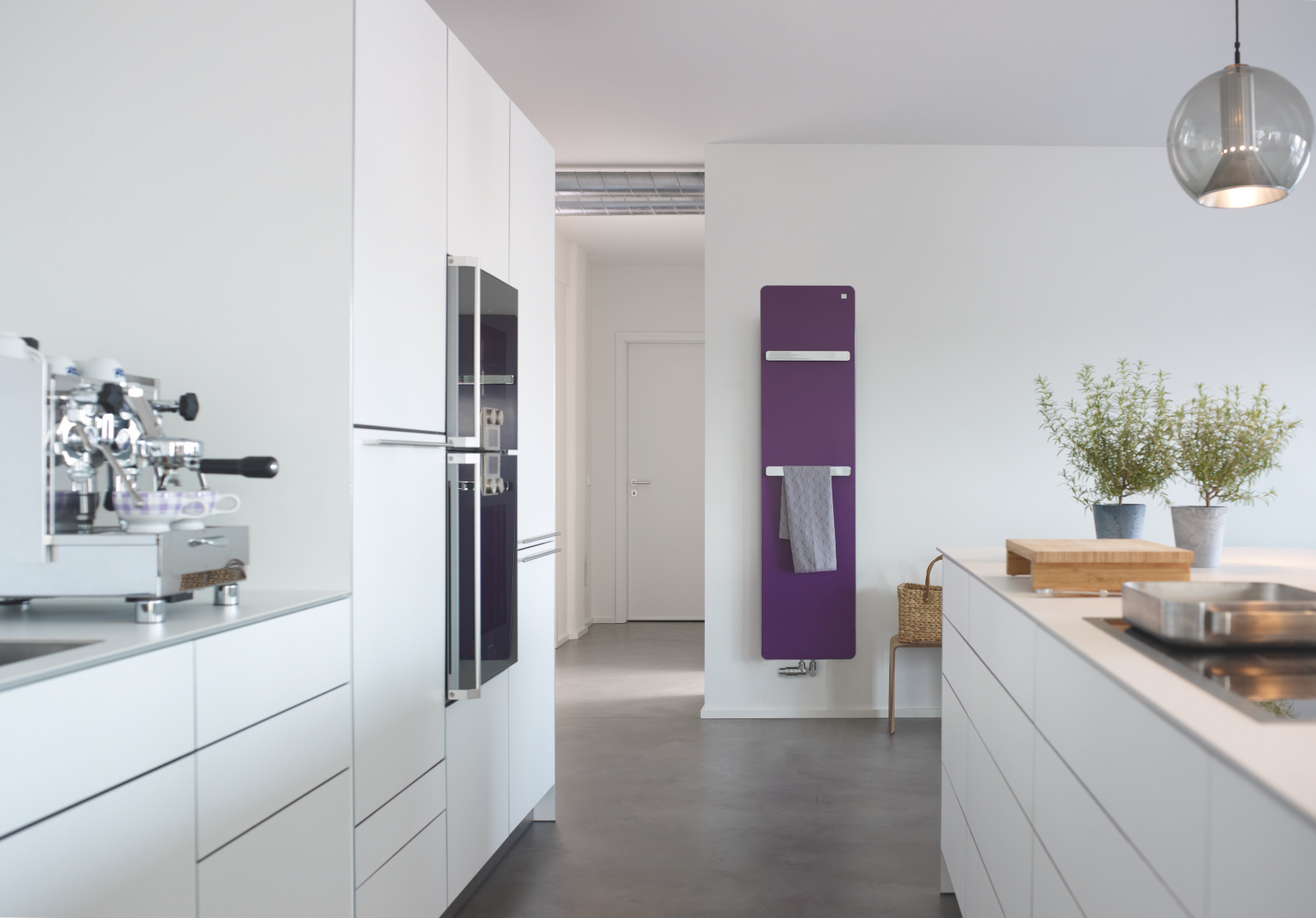 Zehnder_RAD_Vitalo-Bar-HY_violet_kitchen_tea_towel Rendering Zehnder Vitalo Bar Decorative radiator Front view