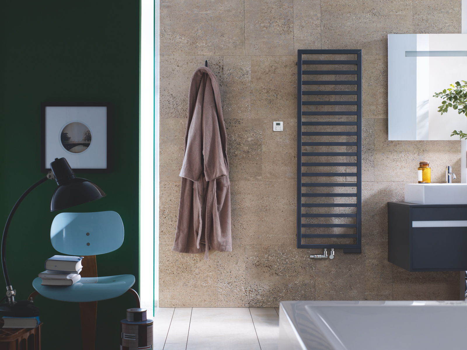Zehnder_RAD_Quaro-MX_RACY_S_50mm_bathroom_140_45_volcanic Rendering Decorative radiator