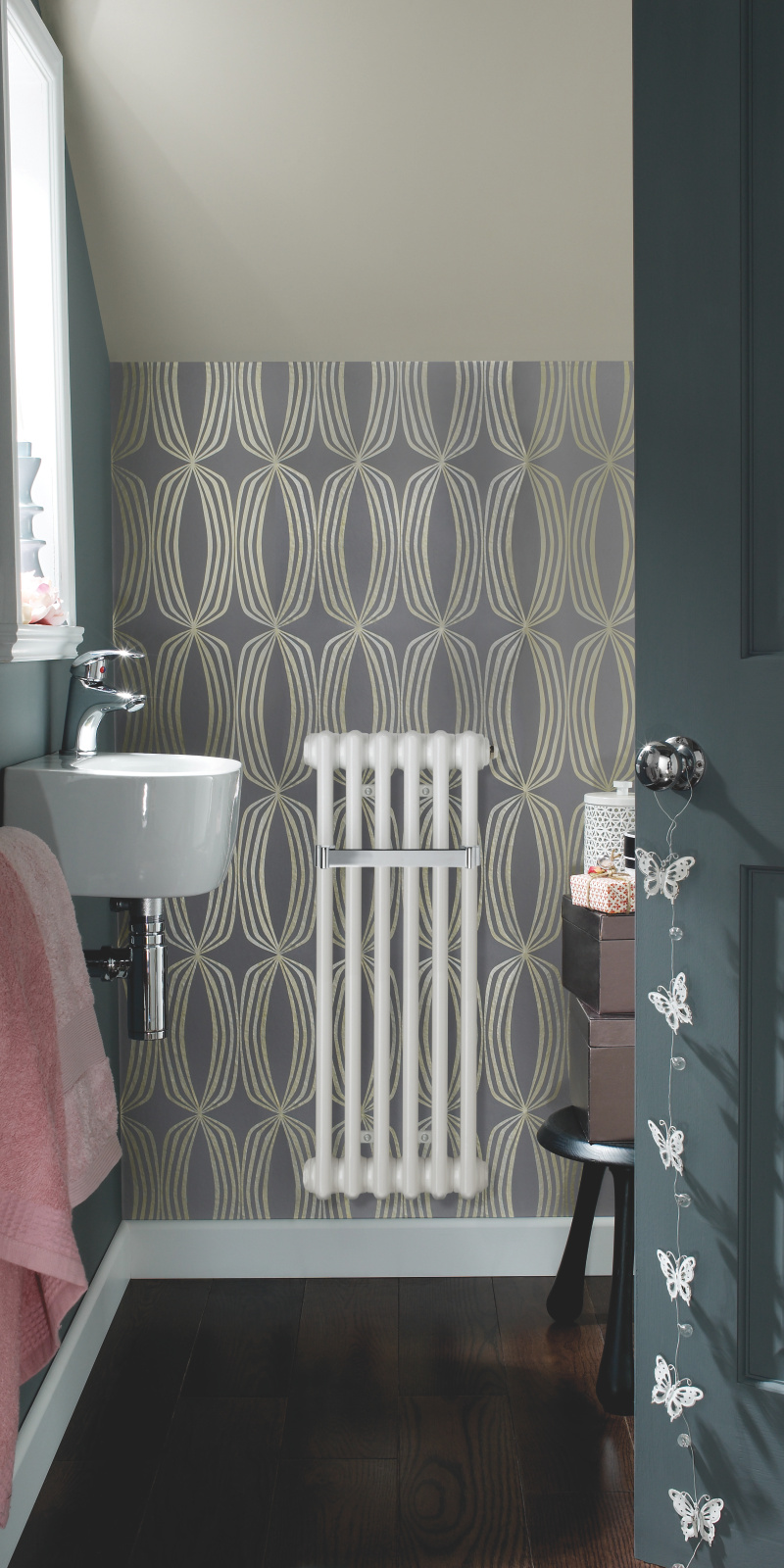 Zehnder_RAD_Charleston-HY_zoom_cloakroom Rendering Zehnder Charleston Decorative radiator Front view