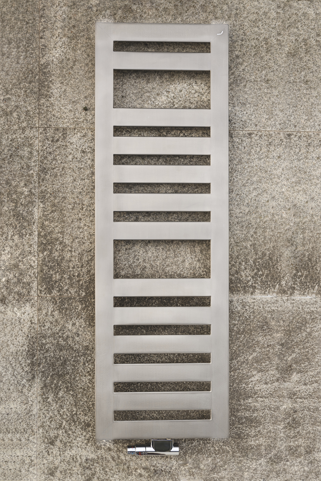 Rendering Zehnder Metropolitan Spa Decorative radiator Front view